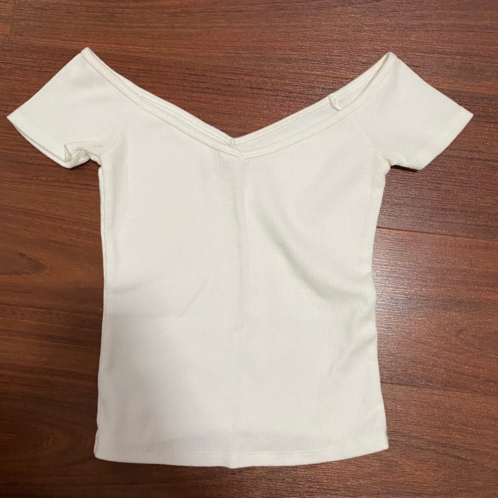 Abercrombie & Fitch White Crop Tee